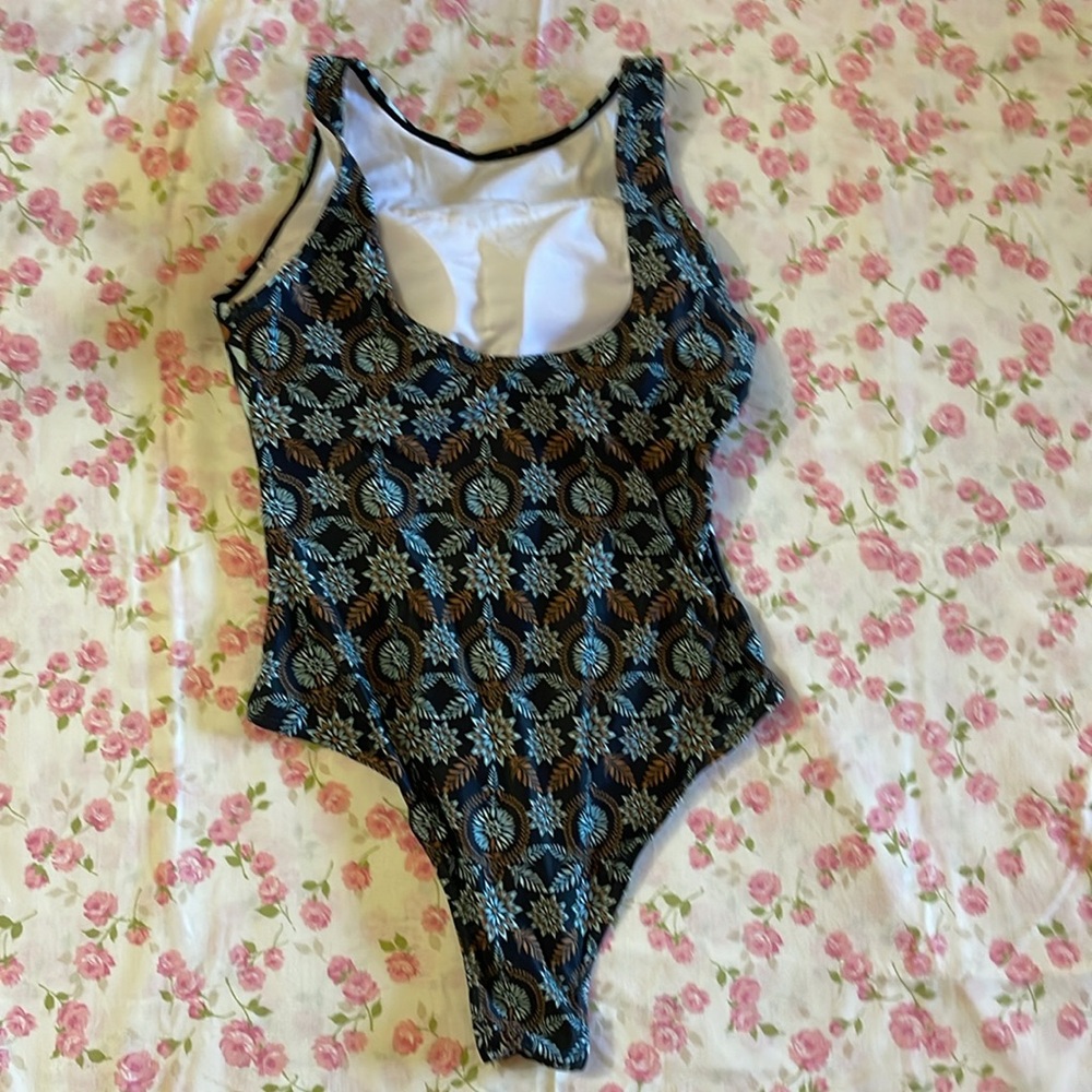 Swimsuit - Picture 2 of 3